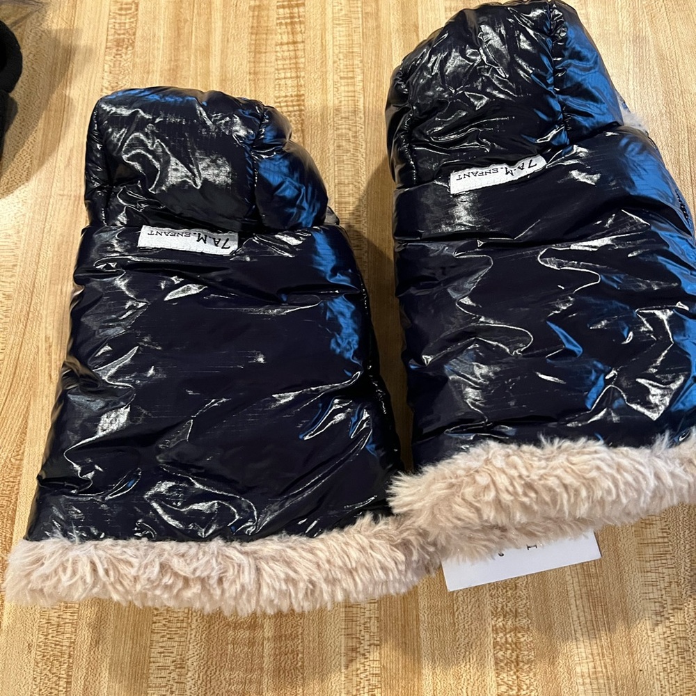 7 A.M. ENFANT navy blue vegan leather gloves. Super warm!